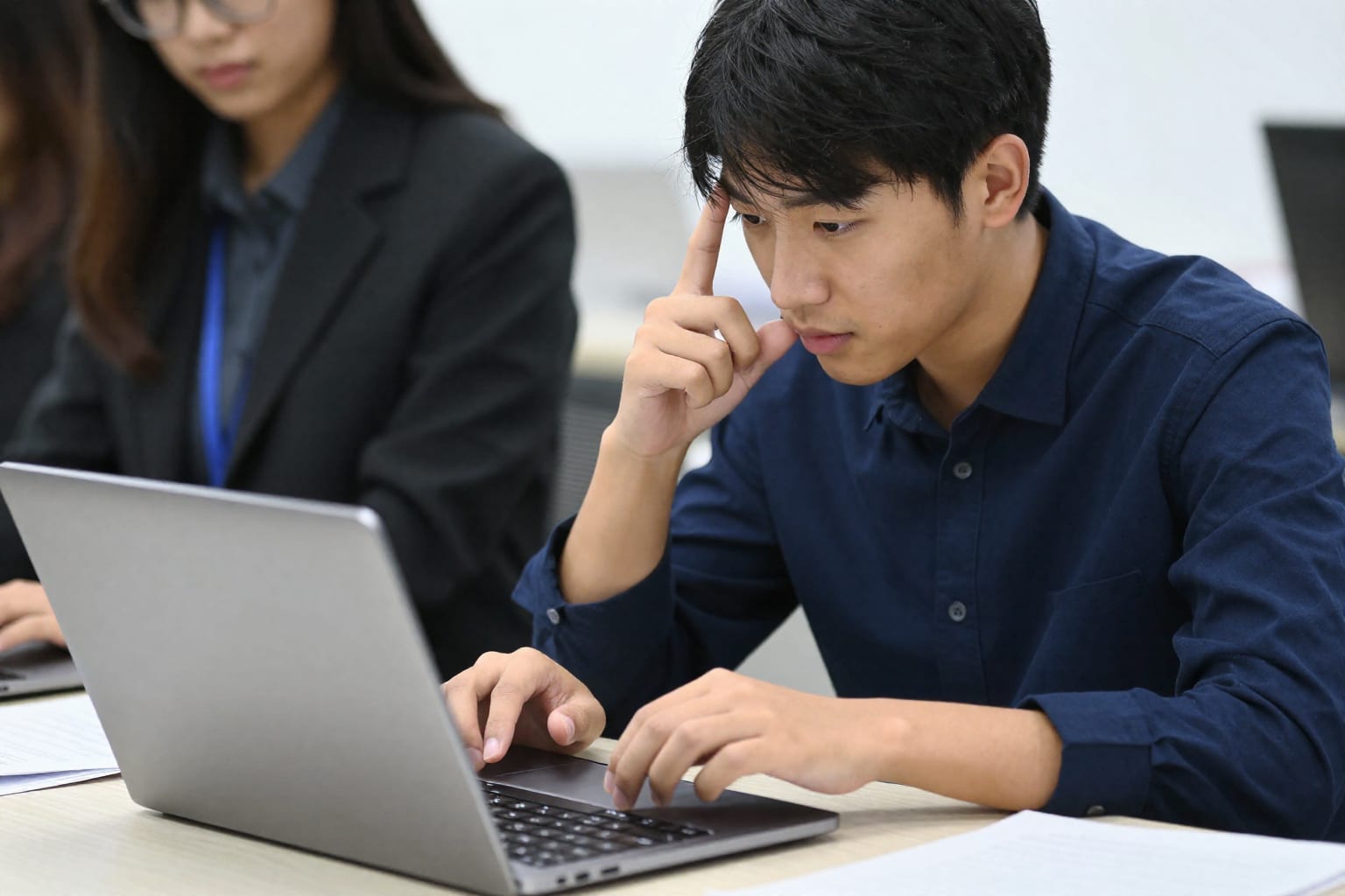 Campus Recruiting: 5 Ways to Stand Out Before You Say a Word
